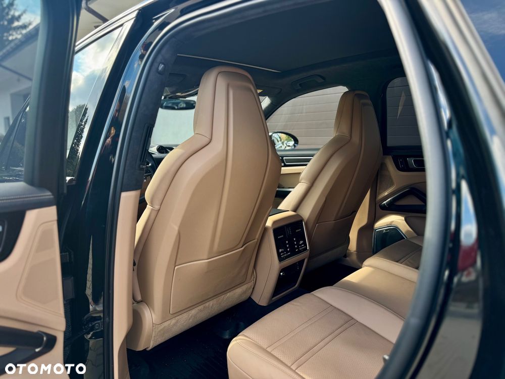Porsche Cayenne S Platinum Edition - 16