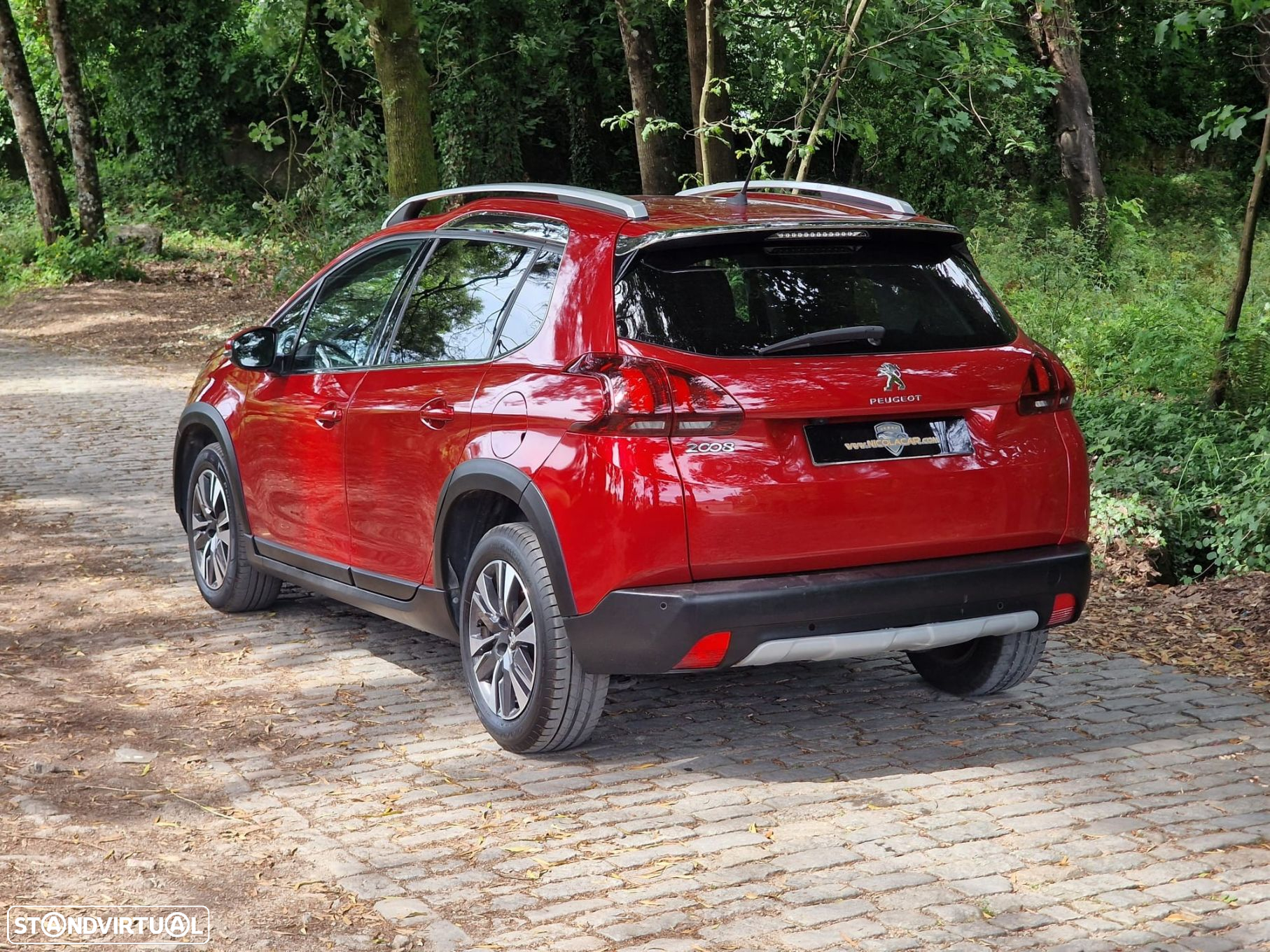 Peugeot 2008 1.2 PureTech Allure EAT6 - 31