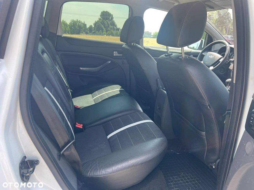 Ford Kuga 2.0 TDCi 2x4 Titanium - 26