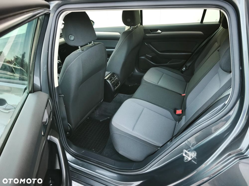 Volkswagen Passat - 16