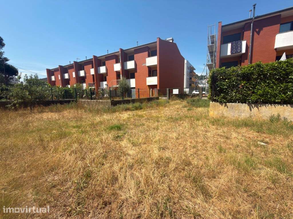 Terreno de 1.659 m² | Pontido, Póvoa de Lanhoso - Grande imagem: 2/5
