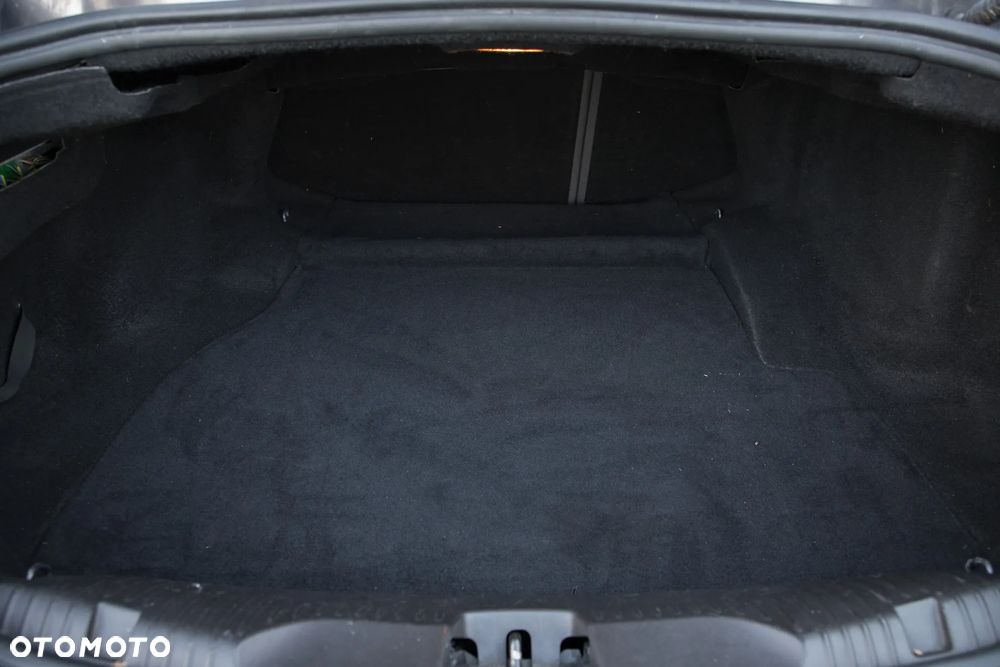 Jaguar XF 4.2 Super V8 - 32