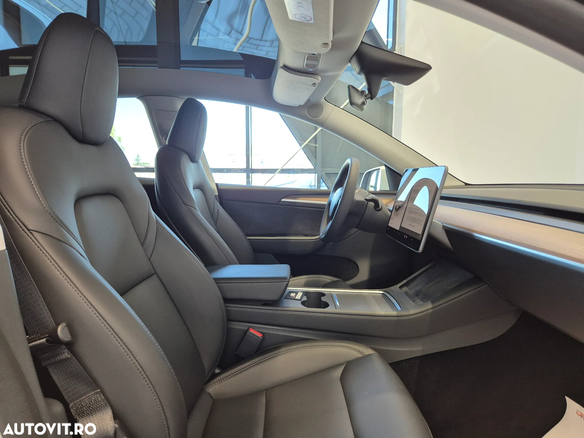 Tesla Model Y Long Range Dual Motor AWD - 10