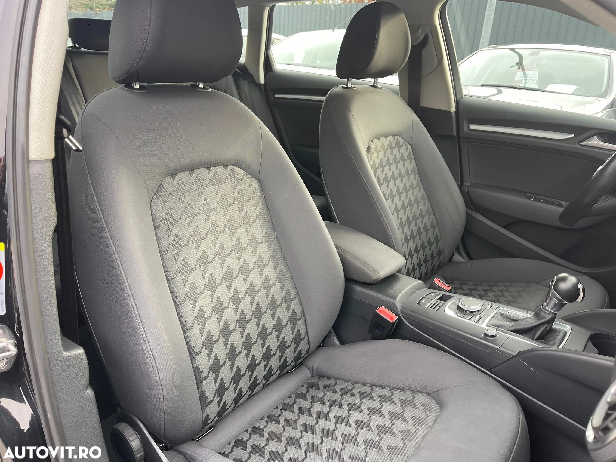 Audi A3 1.6 TDI Sportback S tronic Attraction - 6