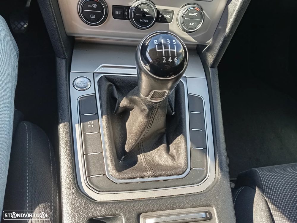 VW Passat Variant 1.6 TDI Confortline - 24