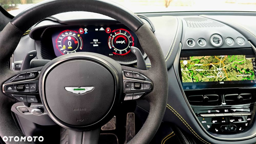 Aston Martin DBX - 8