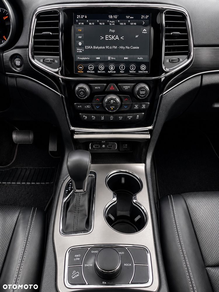 Jeep Grand Cherokee - 24
