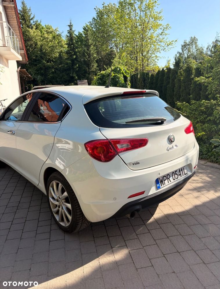 Alfa Romeo Giulietta 2014 photo 2