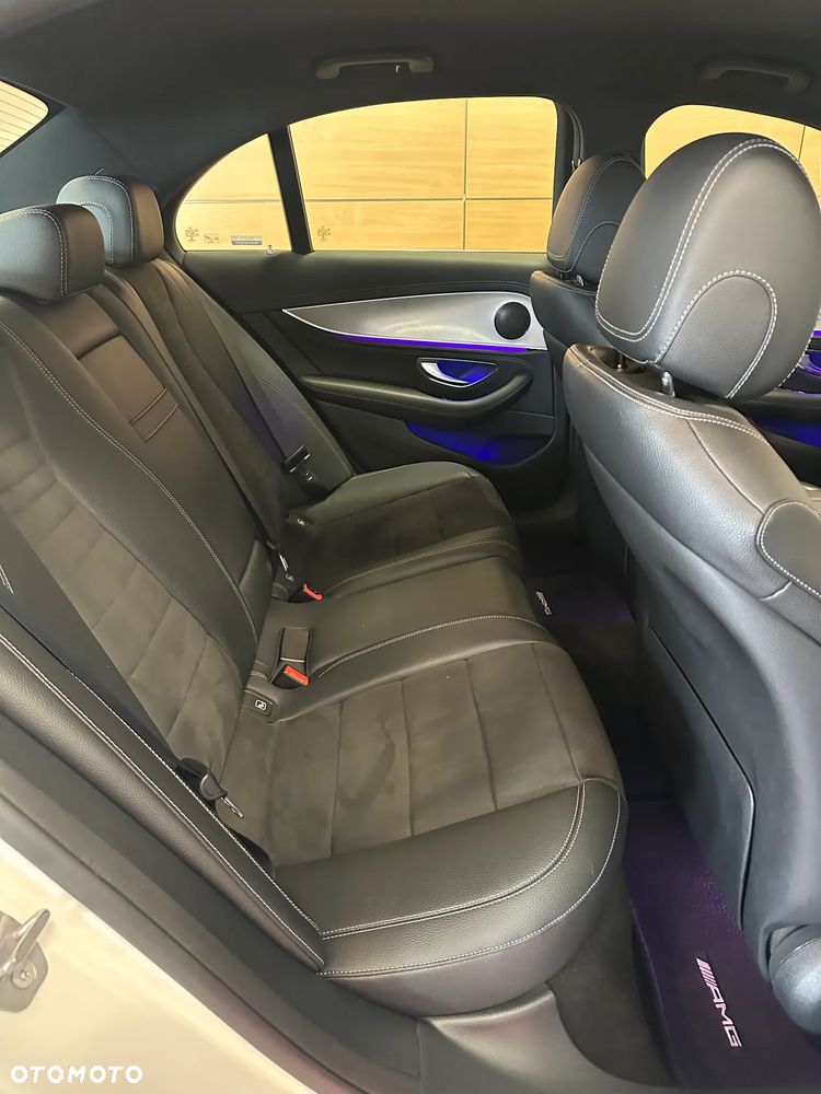 Mercedes-Benz Klasa E 220 d 4-Matic 9G-TRONIC - 23
