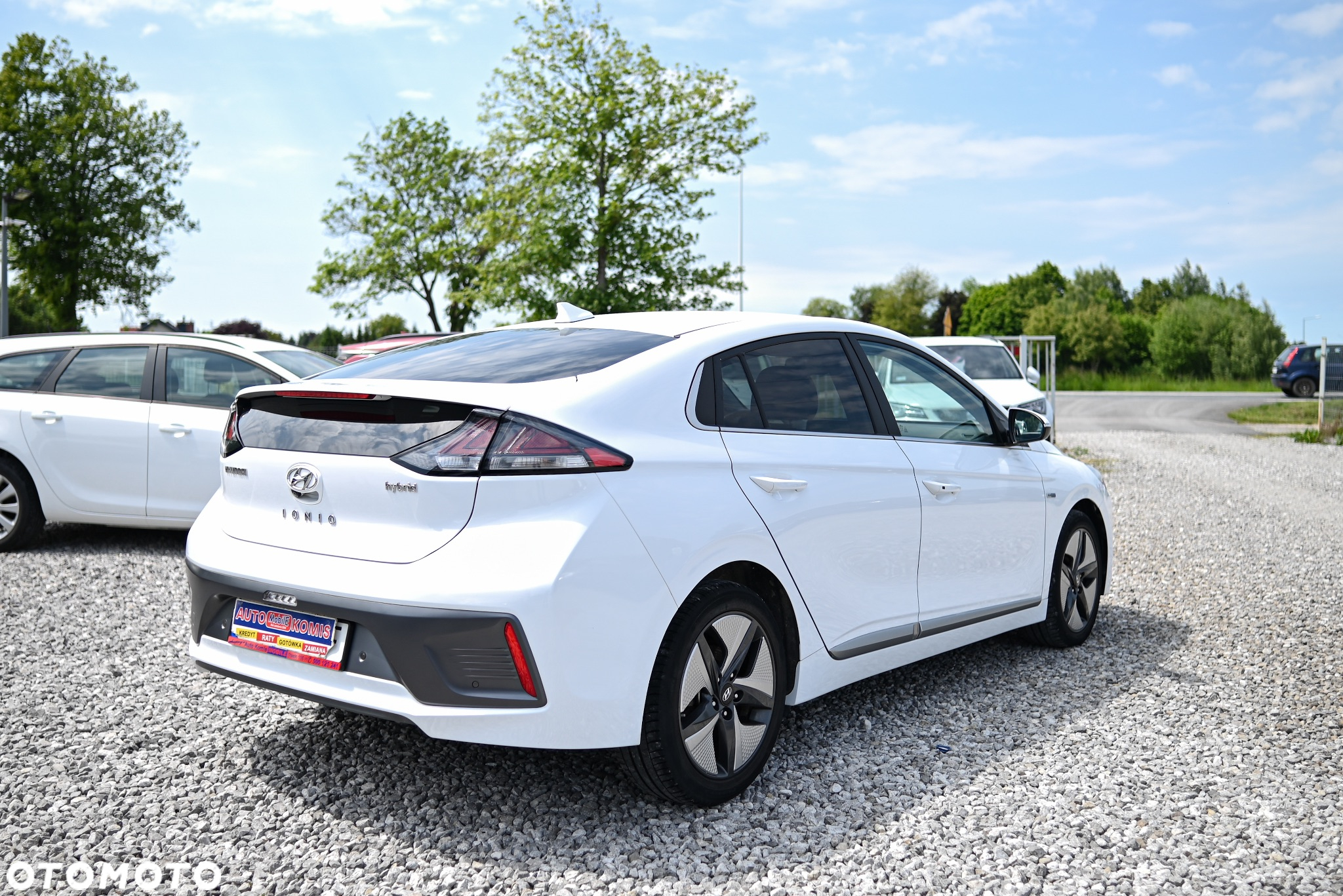 Hyundai IONIQ - 3