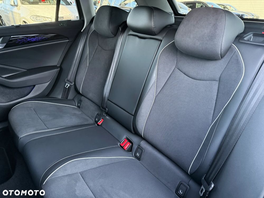 Volkswagen Passat Variant 2.0 TDI SCR Business Plus DSG - 27