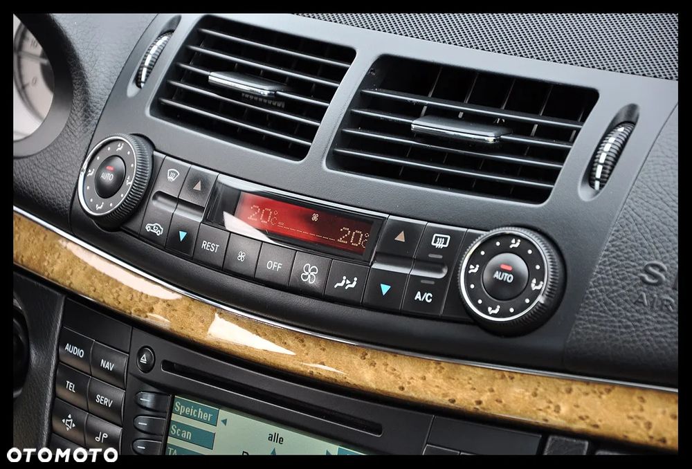 Mercedes-Benz Klasa E 320 CDI 7G-TRONIC Avantgarde - 37