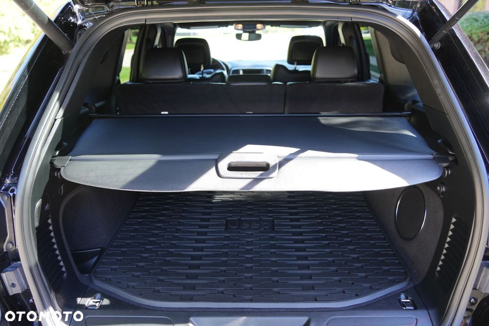 Jeep Grand Cherokee - 35