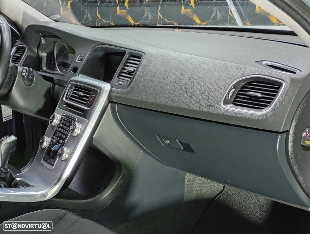 Volvo V60 2.0 D2 R-Design Momentum - 32