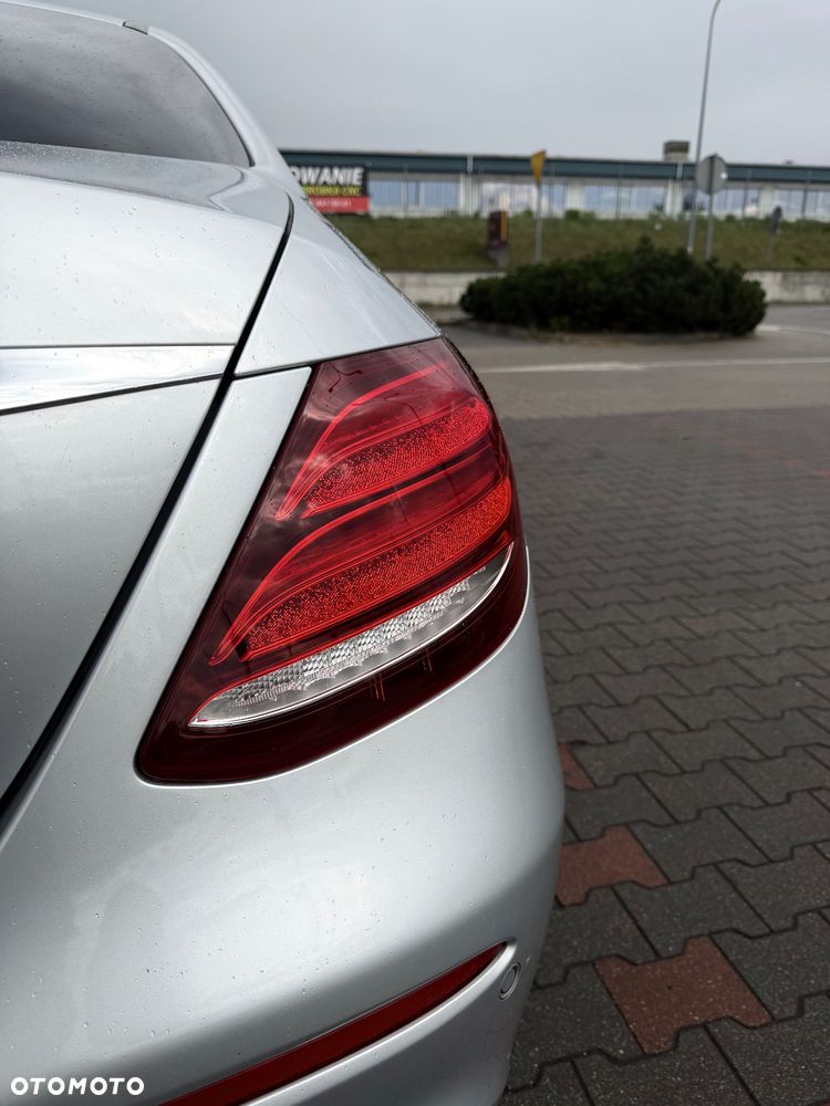 Mercedes-Benz Klasa E 220 d 4-Matic 9G-TRONIC - 22
