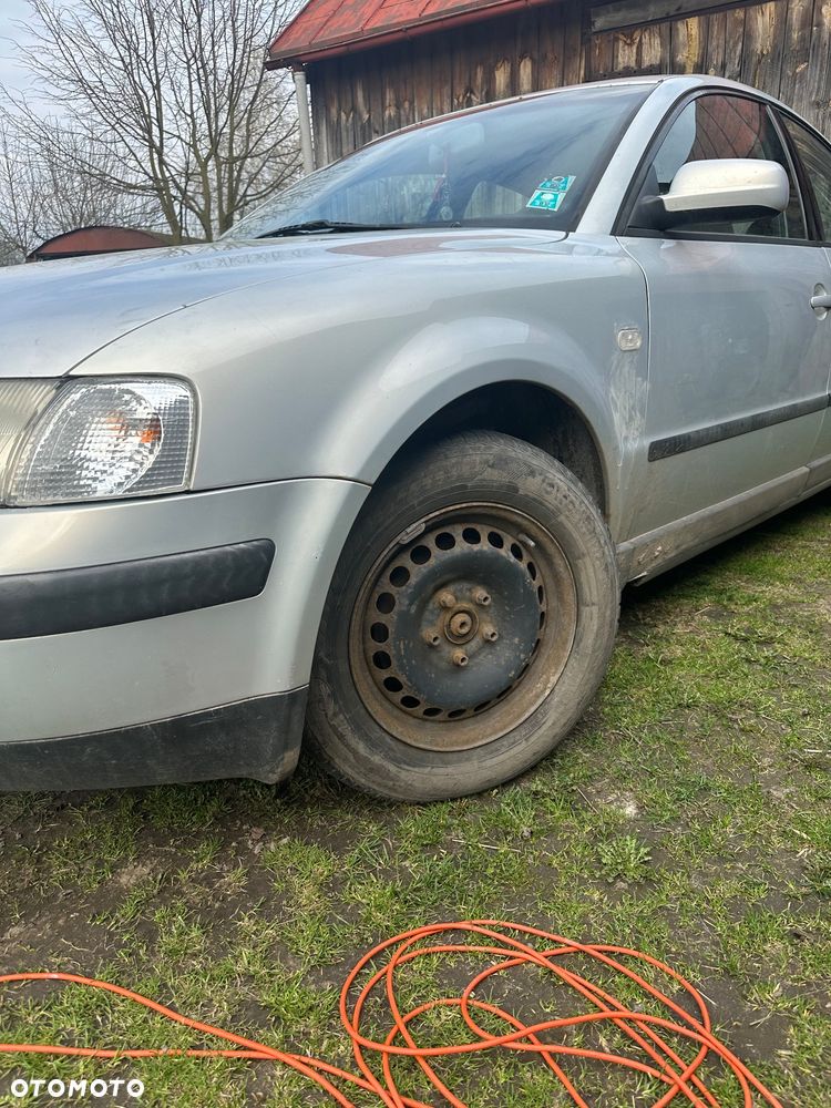 Volkswagen Passat 1.6 - 2