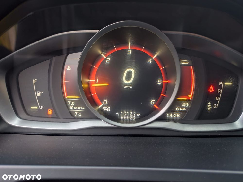 Volvo V60 Cross Country - 18