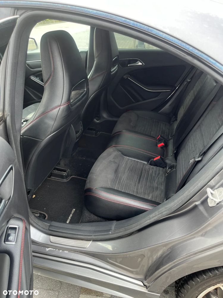 Mercedes-Benz CLA 180 AMG Line - 4
