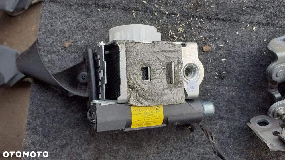 Pasy bezpieczeństwa  mercedes W204 lifrt - 2