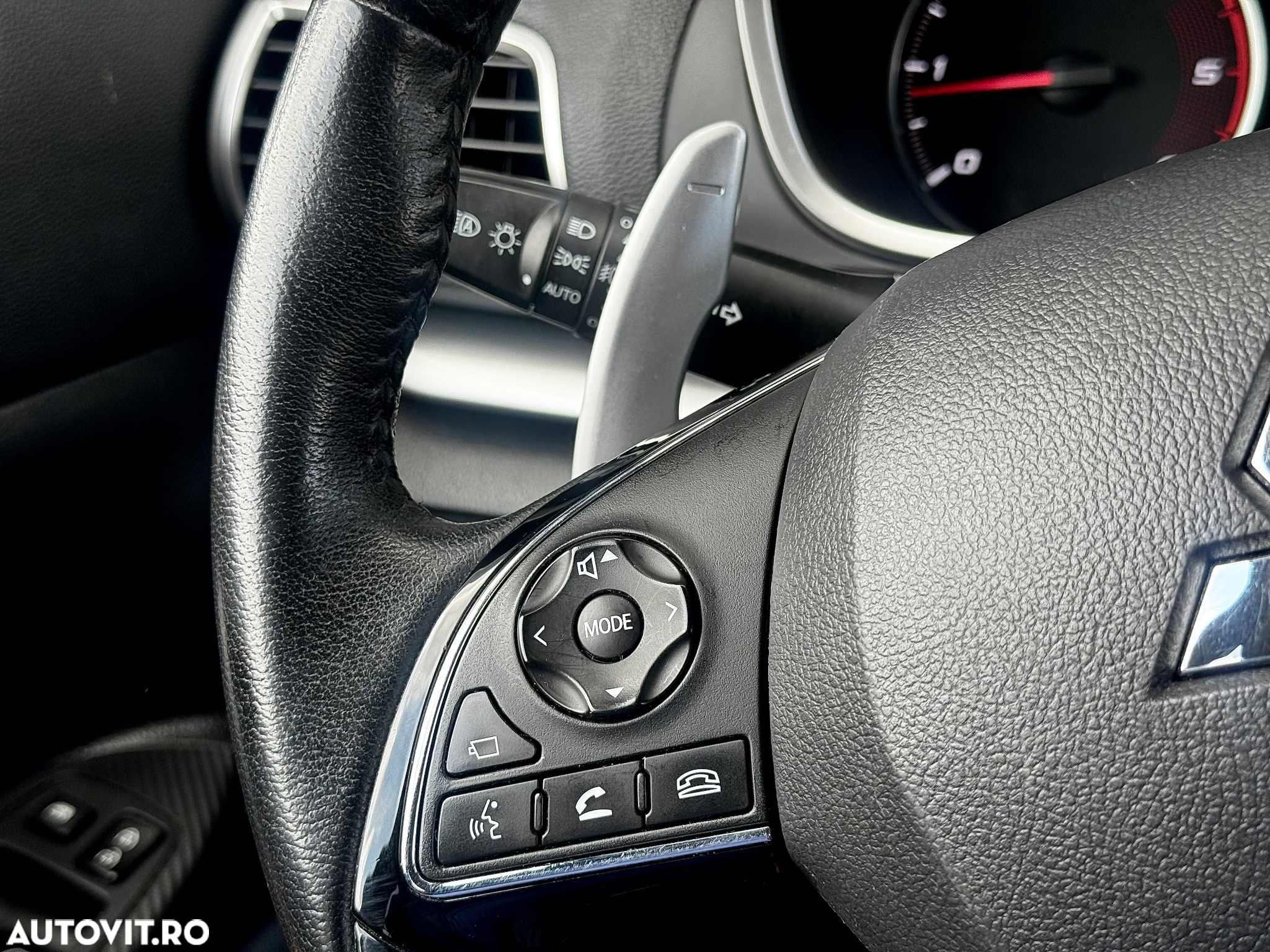 Mitsubishi Eclipse-Cross - 12