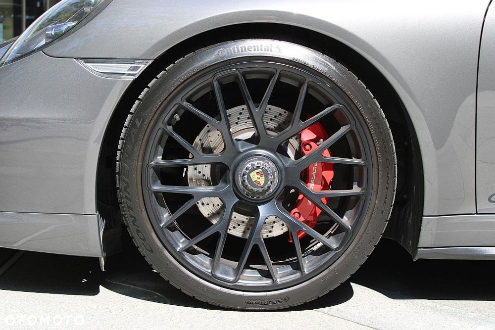 Porsche 911 Carrera GTS PDK - 10