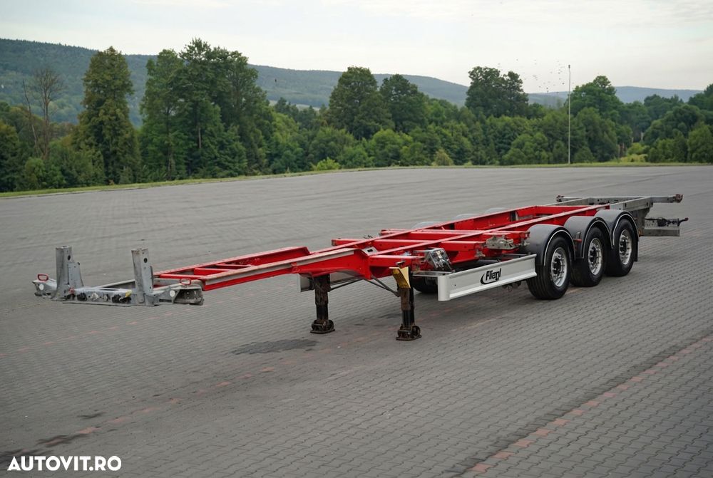 Fliegl / SEMIREMORCĂ CONTAINER / PENTRU TOATE CONTAINERELE / UNIVERSAL / EXTENSIBILĂ FAȚĂ ȘI SPATE / AXĂ RIDICABILĂ / AXE SAF / - 1
