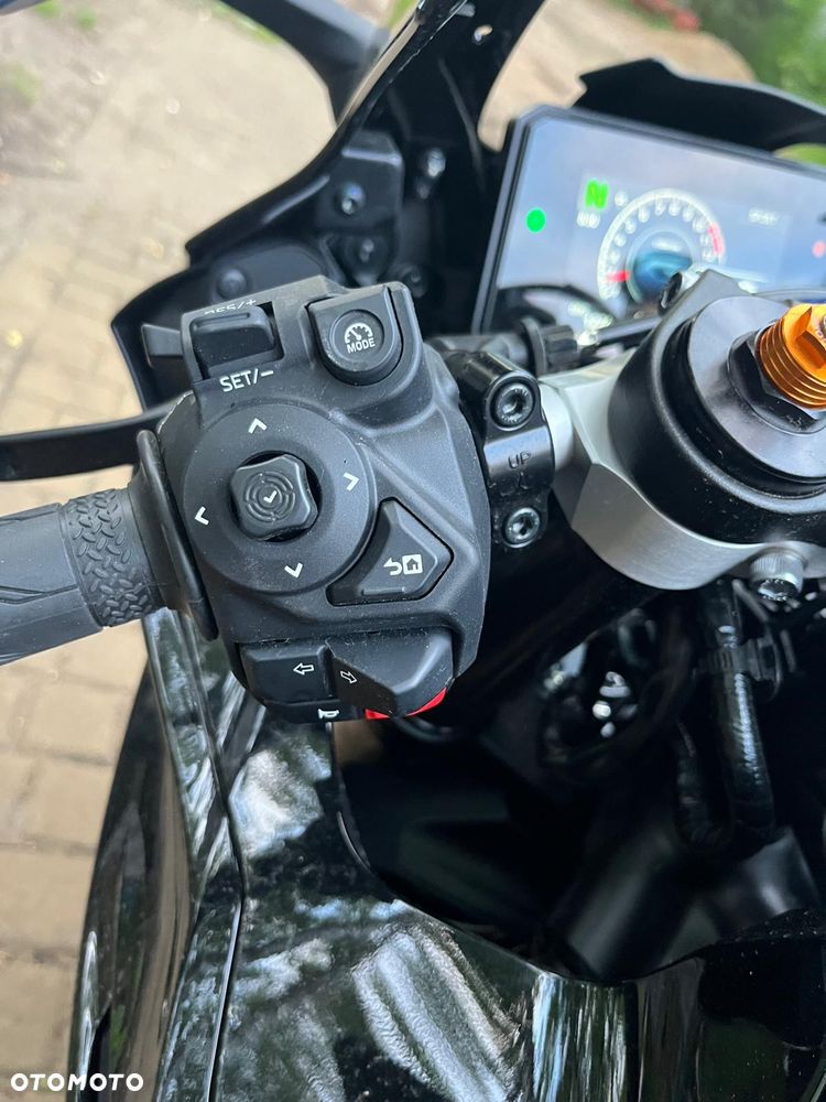 Yamaha R7 - 9
