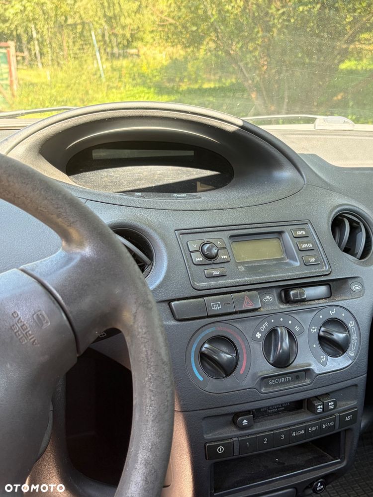 Toyota Yaris 1.0 Base - 5