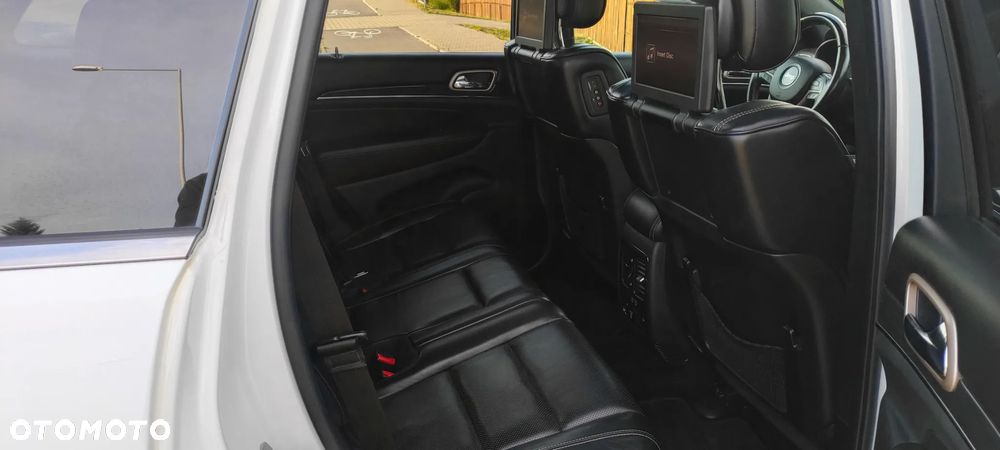 Jeep Grand Cherokee - 24