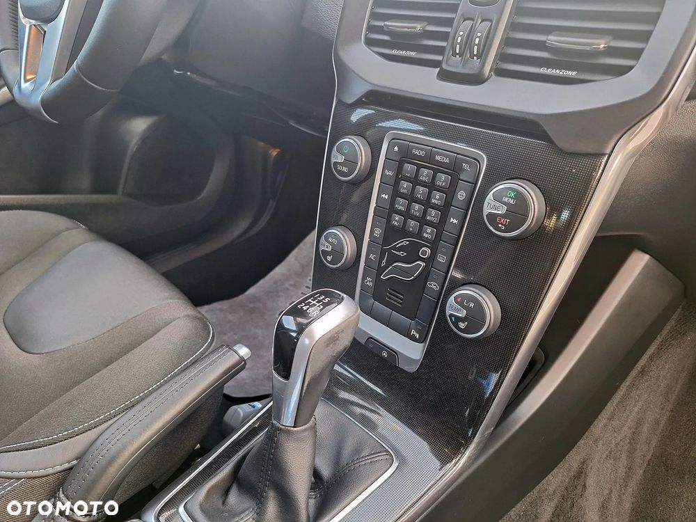 Volvo V40 D2 Momentum - 25