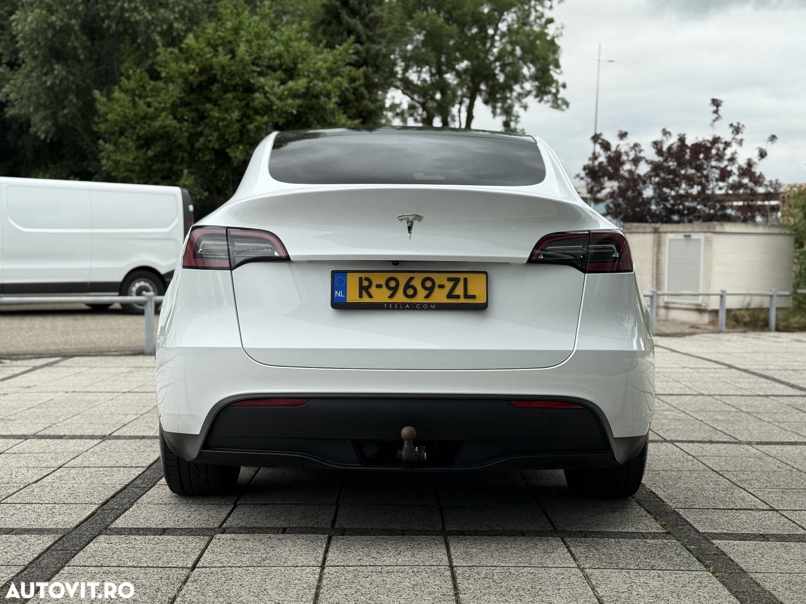 Tesla Model Y - 6