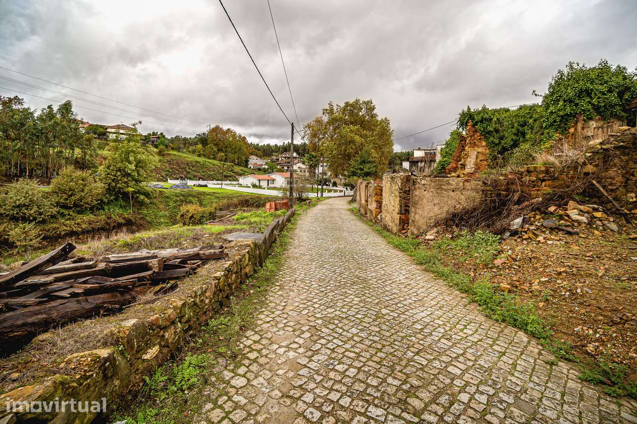 Moradia em ruina, Rua Sr. do Mundo, Freixo, Mortagua - Grande imagem: 5/7