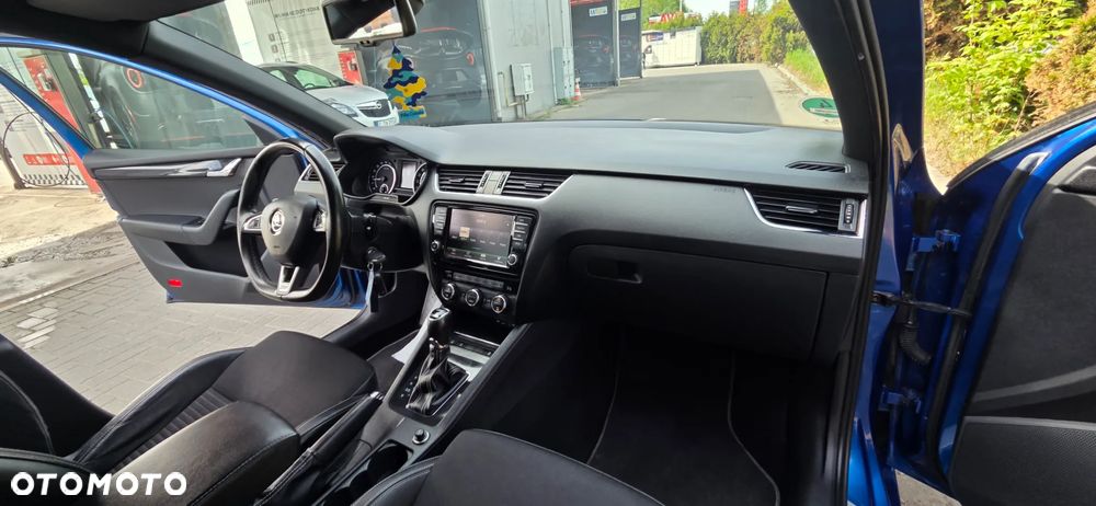 Skoda Octavia 2.0 TDI DSG RS - 38