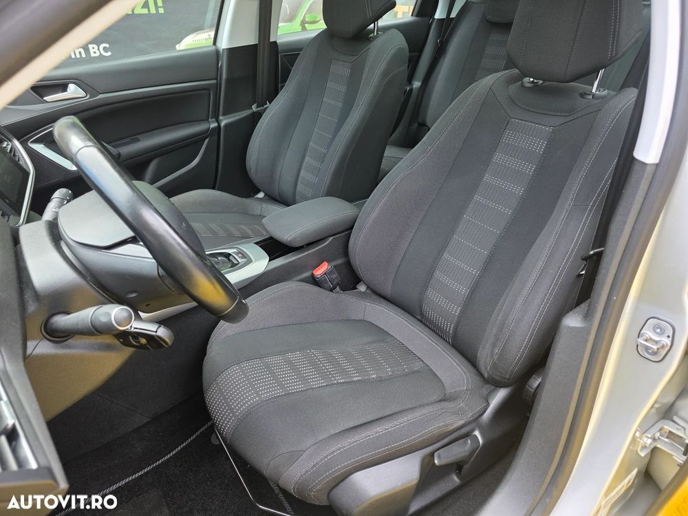 Peugeot 308 1.2 L PureTech Turbo S&S Allure Aut. - 10
