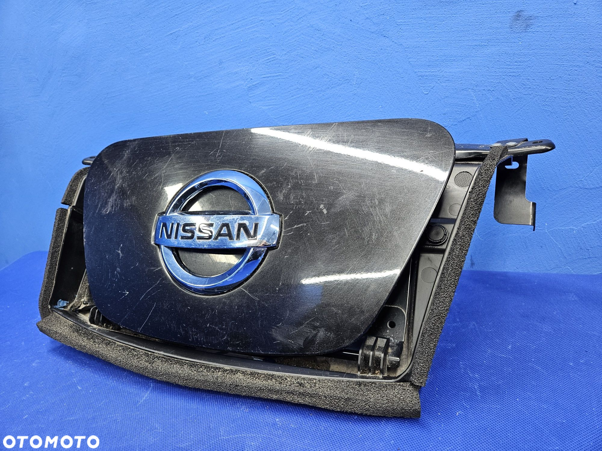 OBUDOWA portu ładowania NISSAN LEAF I stelaż klapka zaślepka oryginał - 2