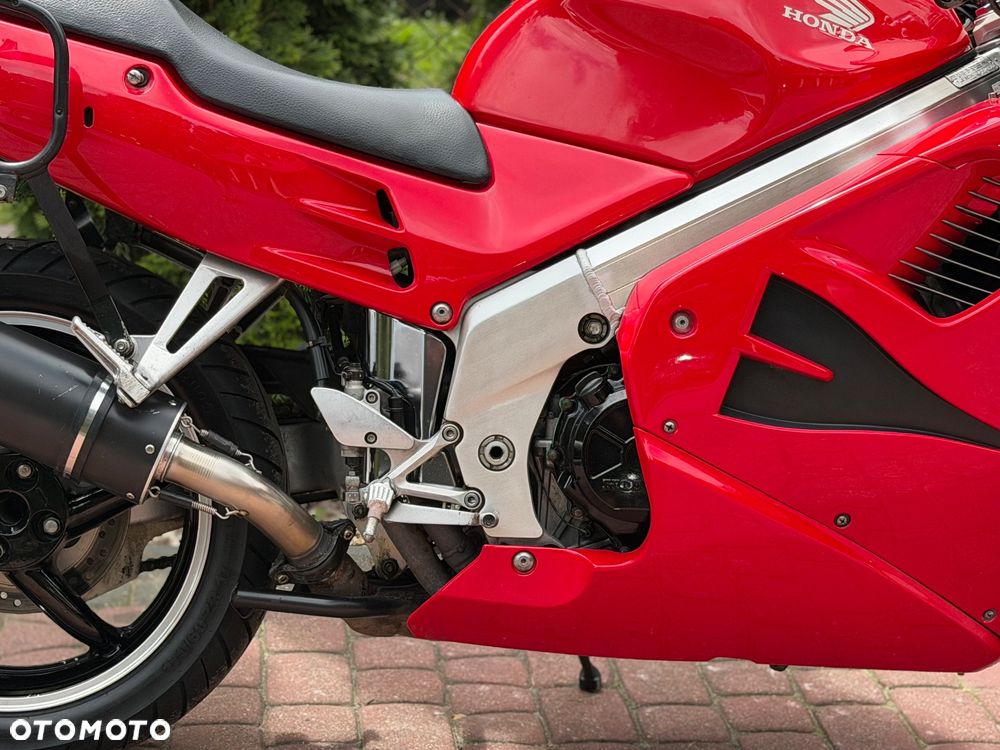 Honda VFR - 13