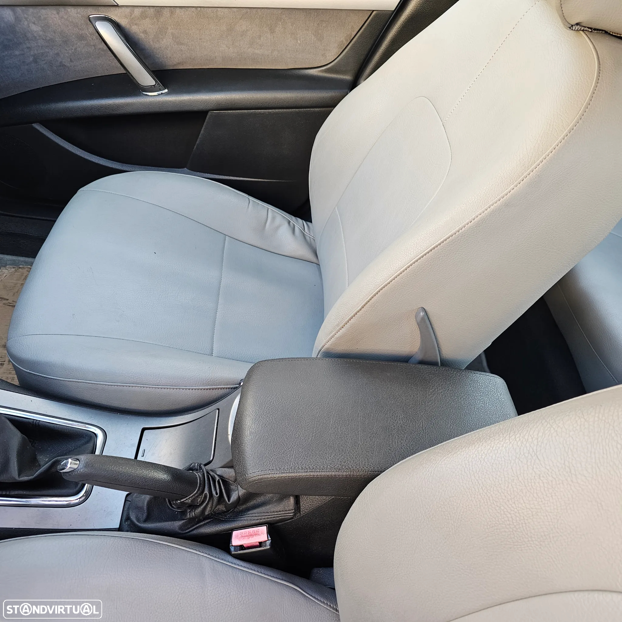 Peugeot 407 1.6 HDi Executive - 31