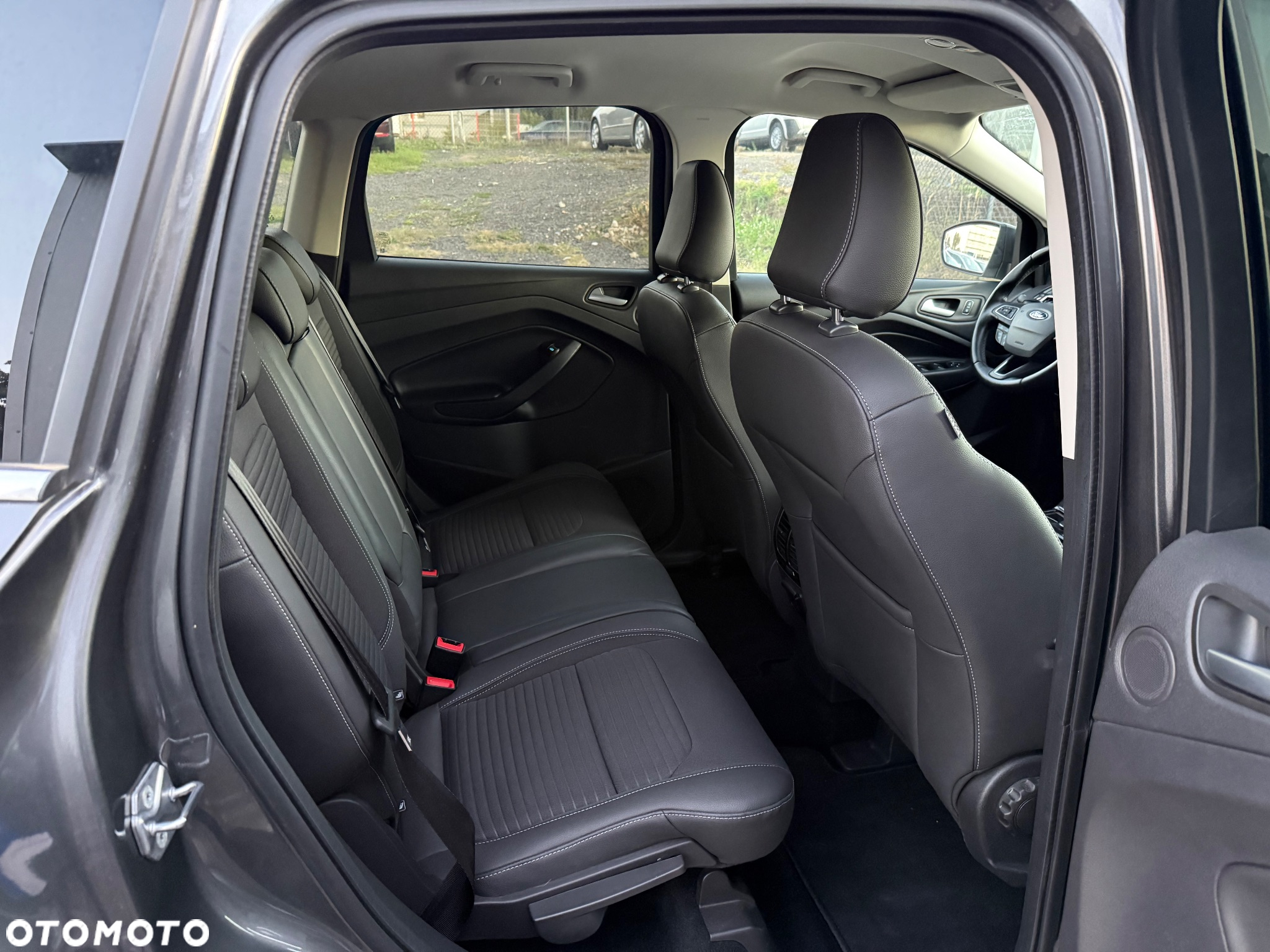 Ford Kuga 1.5 EcoBoost 2x4 Titanium - 25