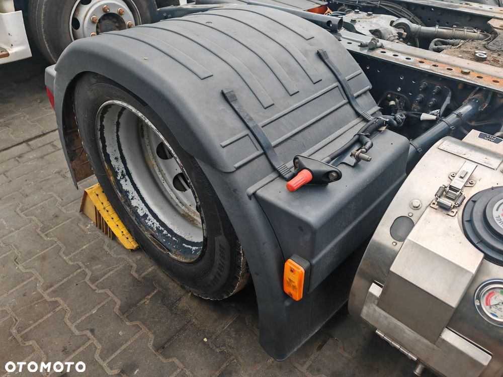 KOMPLET BŁOTNIKÓW PRAWY TYŁ LAMPA LED IVECO S-WAY HI-WAY - 2