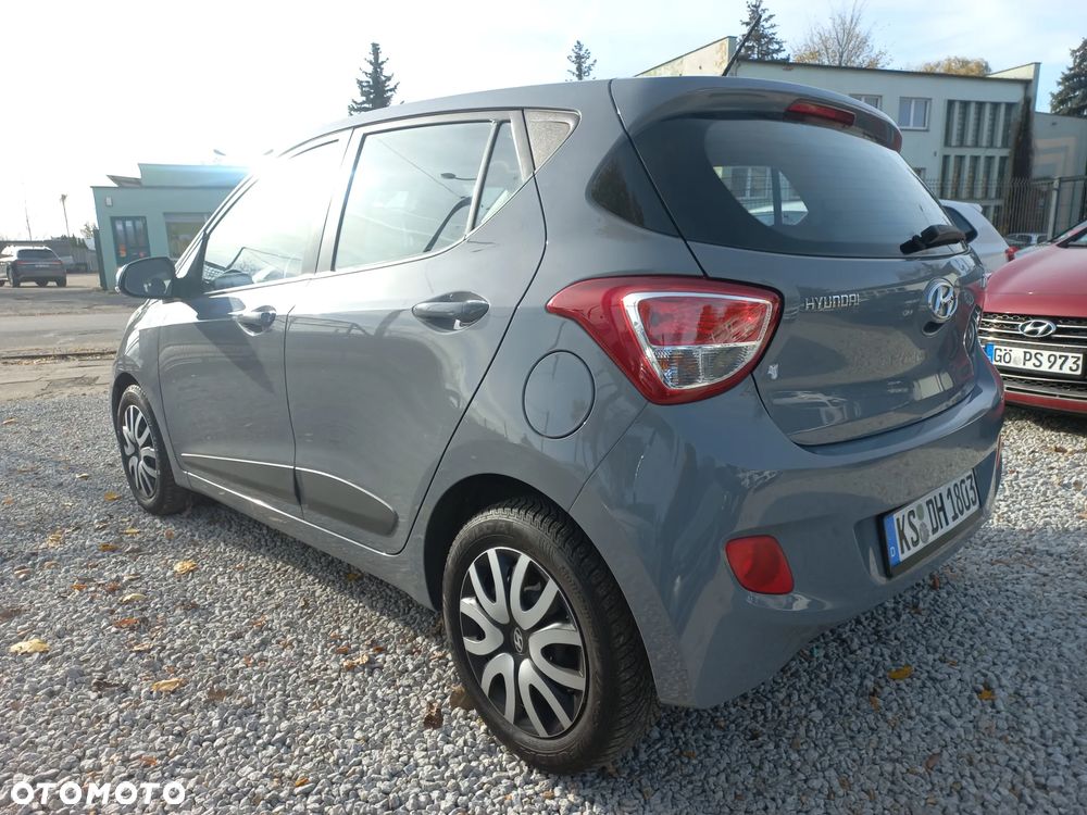 Hyundai i10 1.0 Fifa World Cup Edition - 9