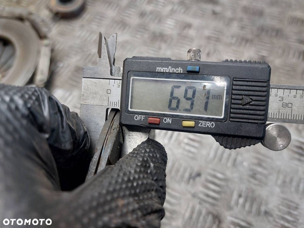 SPRZĘGŁO TARCZA + DOCISK + ŁOŻYSKO OPOROWE TOYOTA YARIS I 1.4 D4D - 9