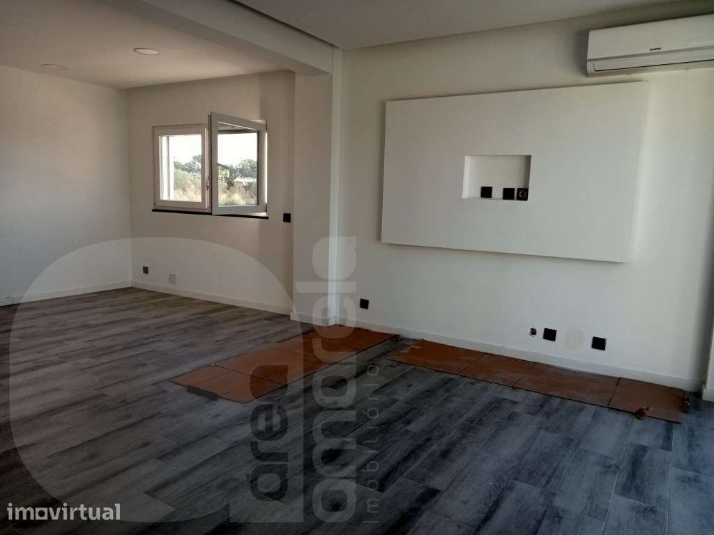 Moradia Nova T2+1 - com garagem e piscina em Fernão Ferro - Grande imagem: 3/21