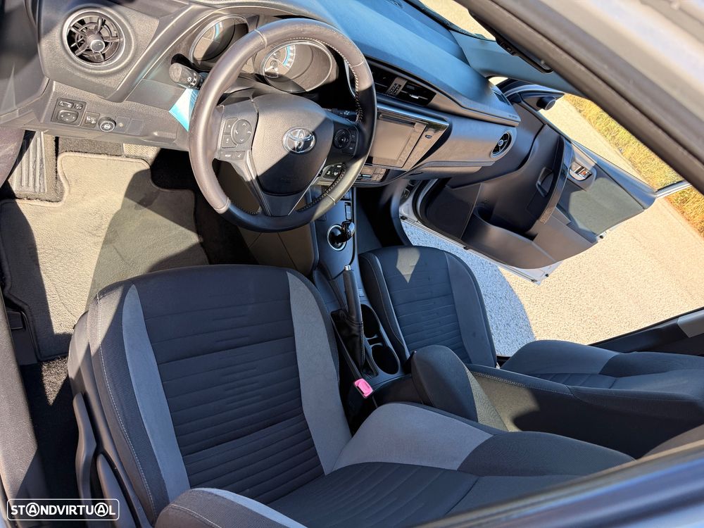 Toyota Auris Touring Sports 1.8 HSD Comfort+P.Sport - 5