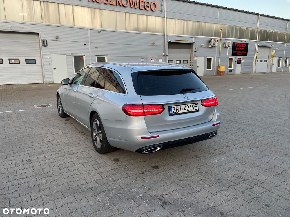 Mercedes-Benz Klasa E 220 d 9G-TRONIC Exclusive - 4