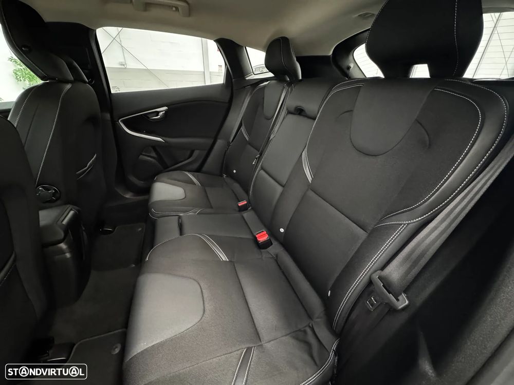 Volvo V40 2.0 D4 Momentum - 25