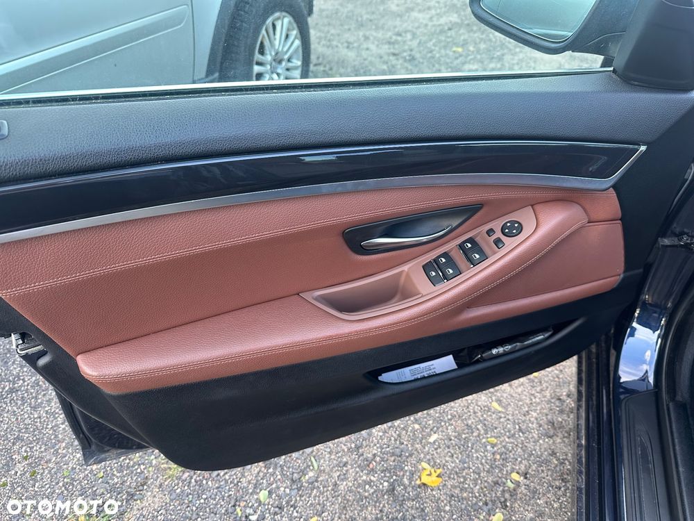 BMW Seria 5 520i Touring - 5