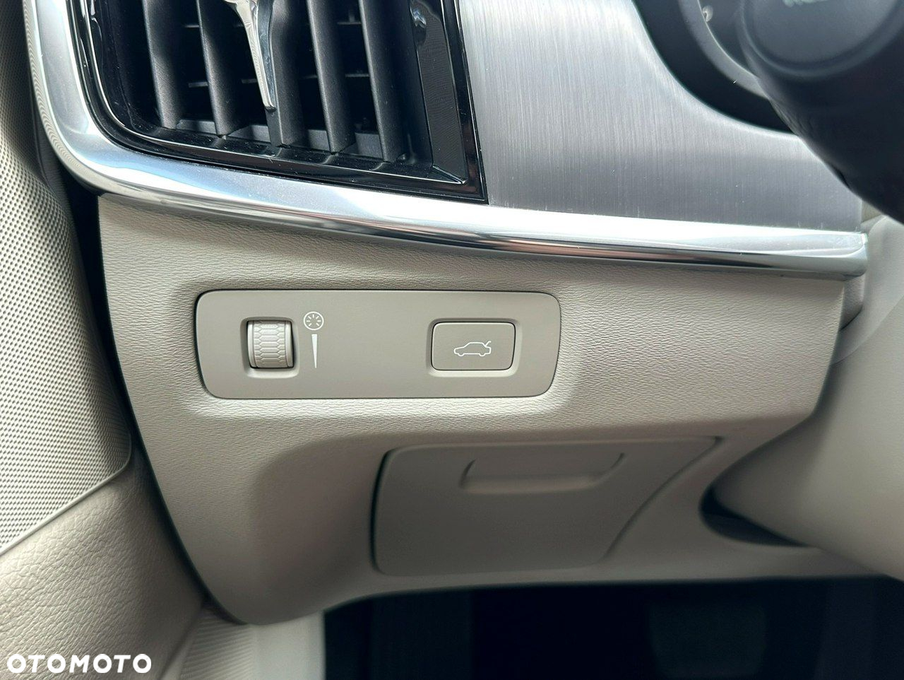 Volvo V90 D5 AWD Momentum - 34