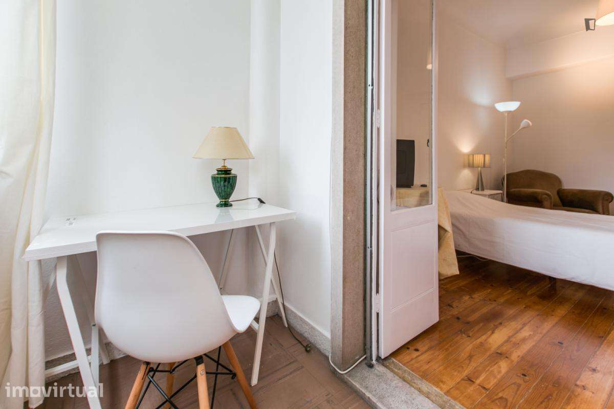 Quarto - localizado em Alameda Lisbon - Grande imagem: 2/9