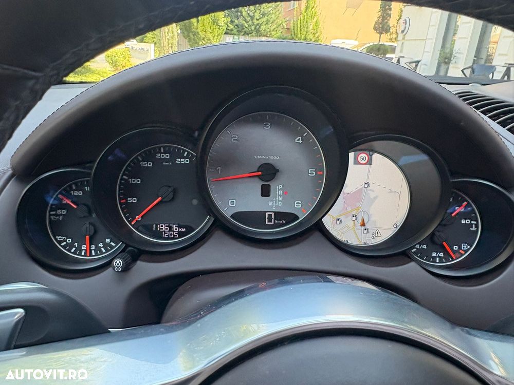 Porsche Cayenne 4.2 L S - 6