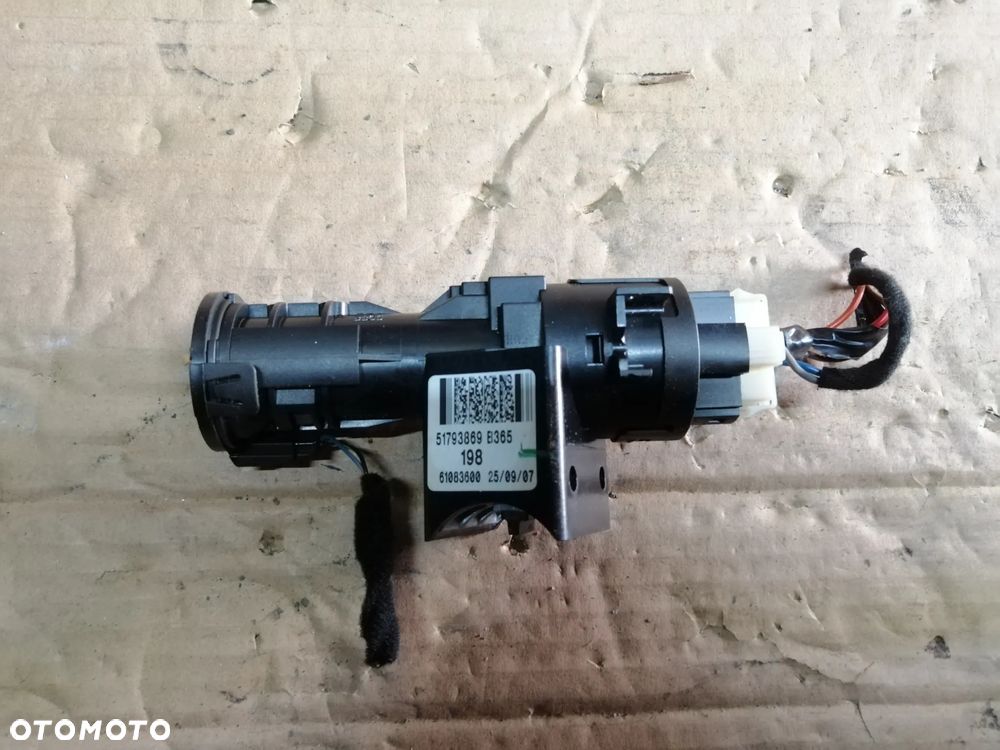 Fiat Bravo II 1.4 T.Jet zestaw startowy komputer Bosch 0261201687 stacyjka 2 klucze immo skrzynki bezpieczników i inne - 16